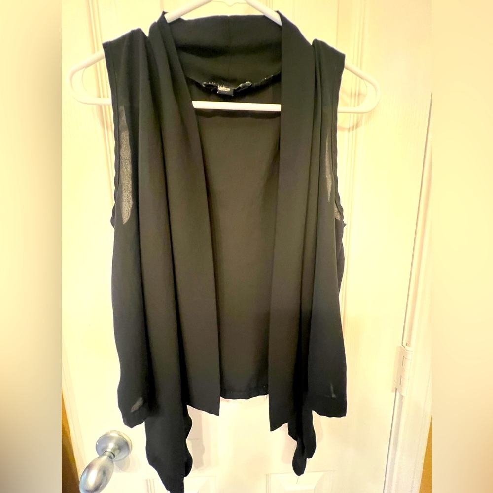 Forever 21 black drapey sleeveless vest, size small